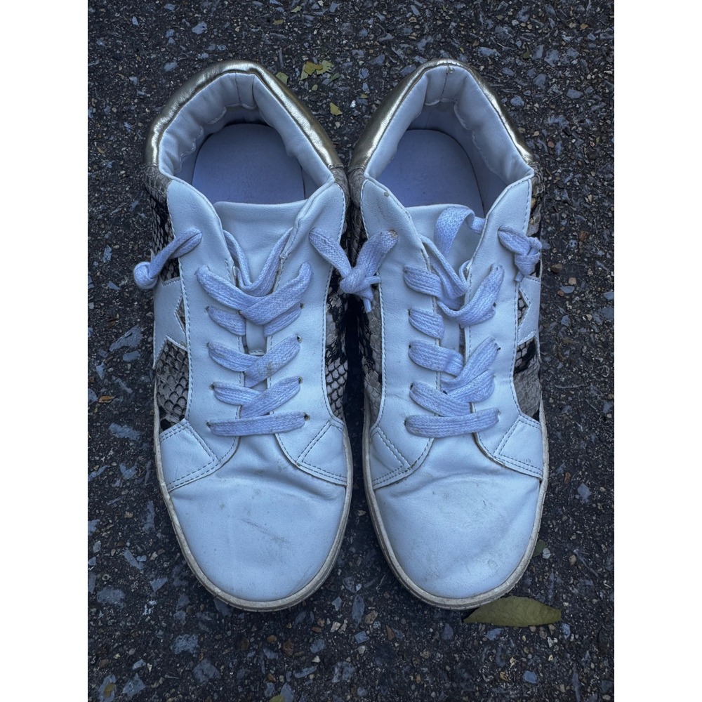 Madden Girl Larrk Snakeskin Star Sneaker White Gold Metallic LARR01J1 Womens 7.5